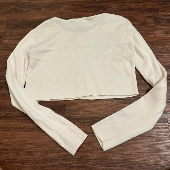 SOLD brandy Melville cropped cardigan - Picture 4 of 4